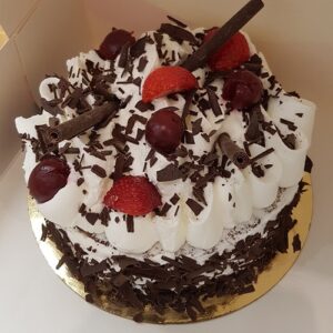 Gâteaux traditionnels faits maison au Détour Gourmand: le chocolat, la Forêt Noire.